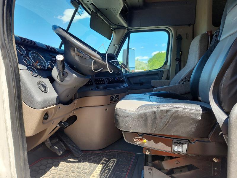 2015 Freightliner Cascadia Semi Truck