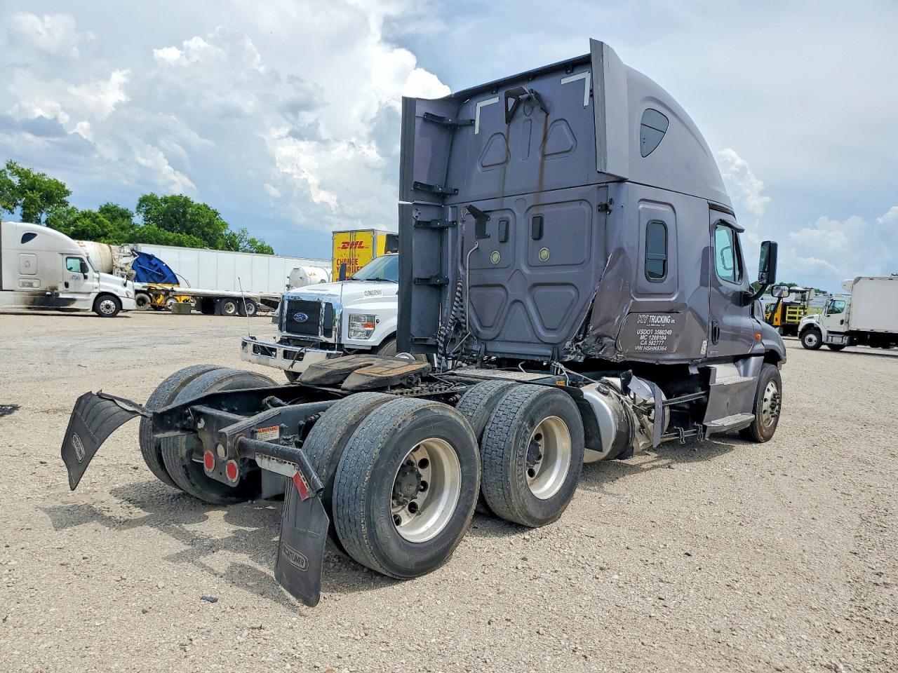 2017 Freightliner Cascadia 125 Semi Truck