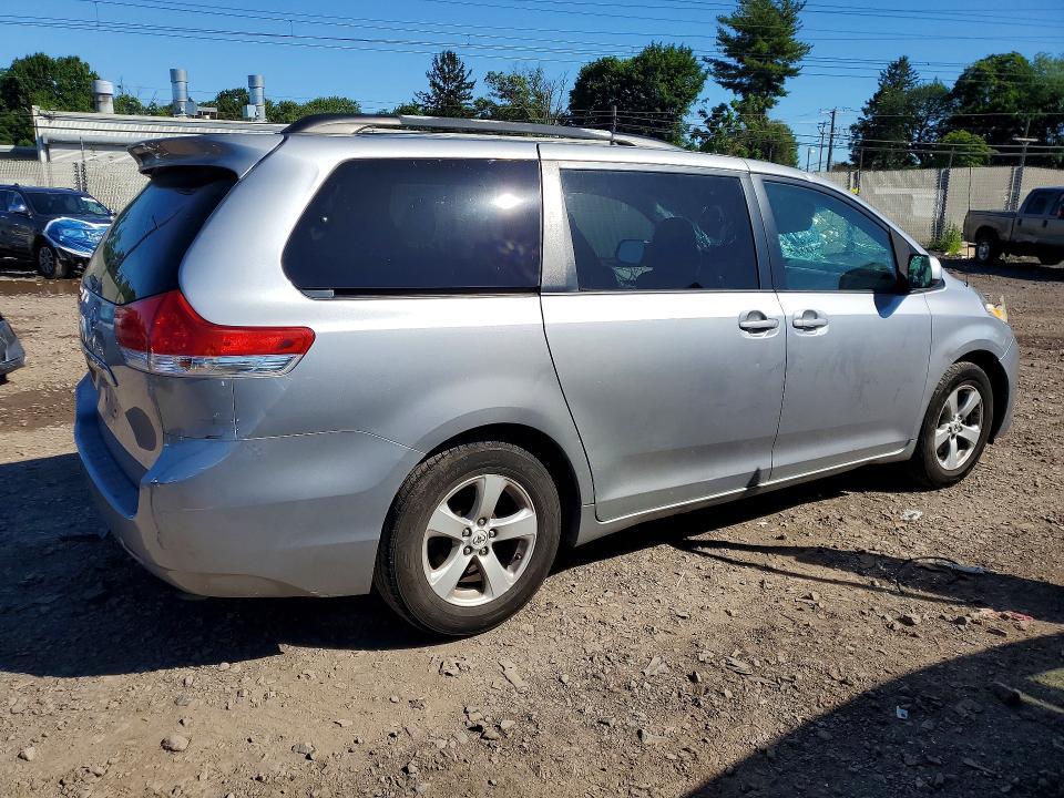 2011 Toyota Sienna le