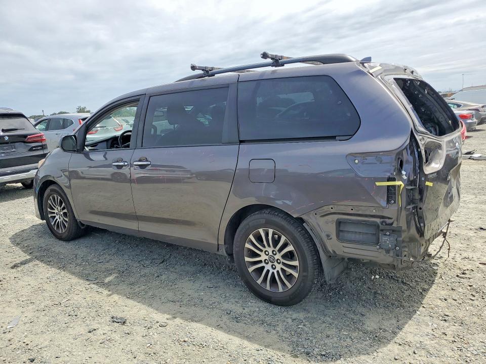 2019 Toyota Sienna xle 8-passenger