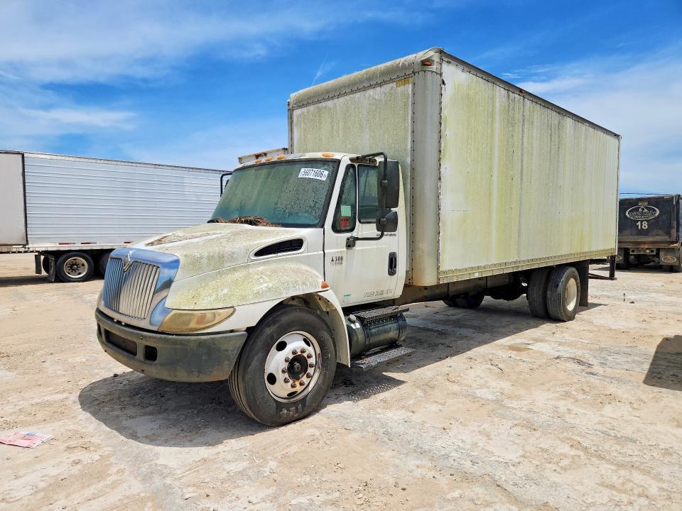 2002 International 4300 BOX Truck