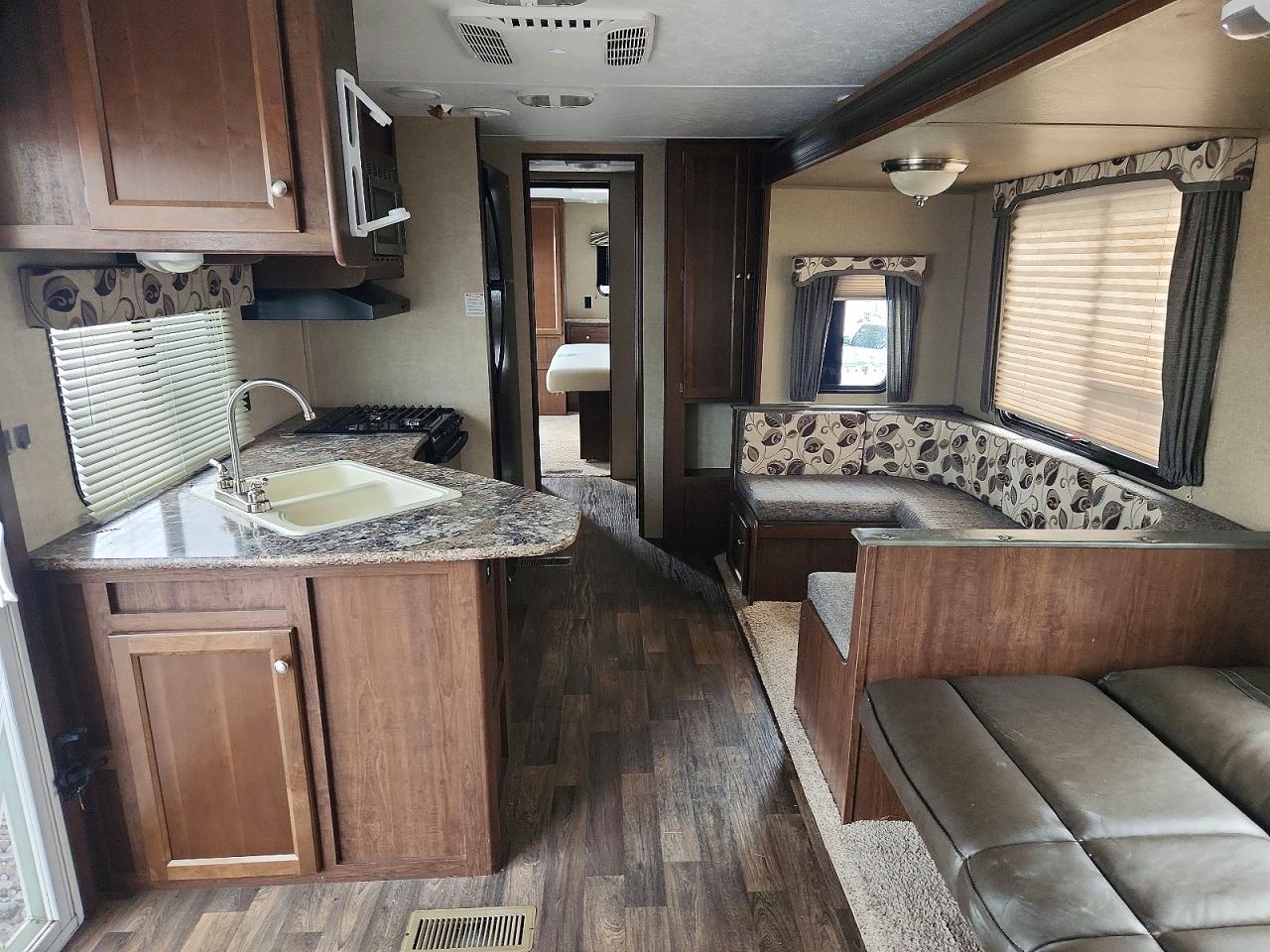 2015 Keystone Hideout 38BHDS