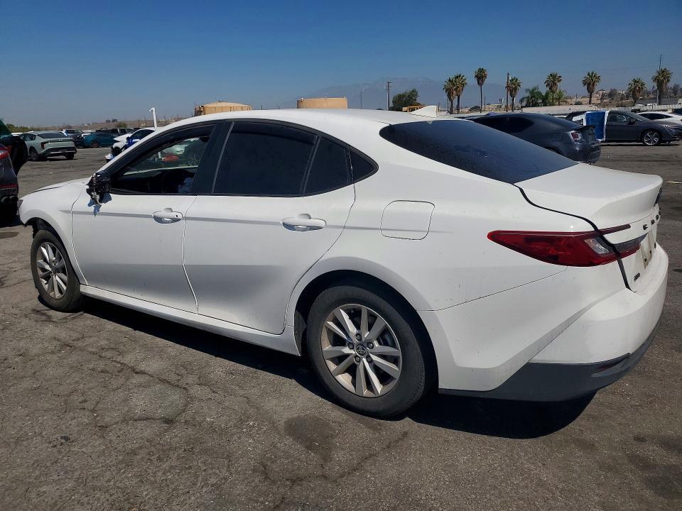 2025 Toyota Camry le