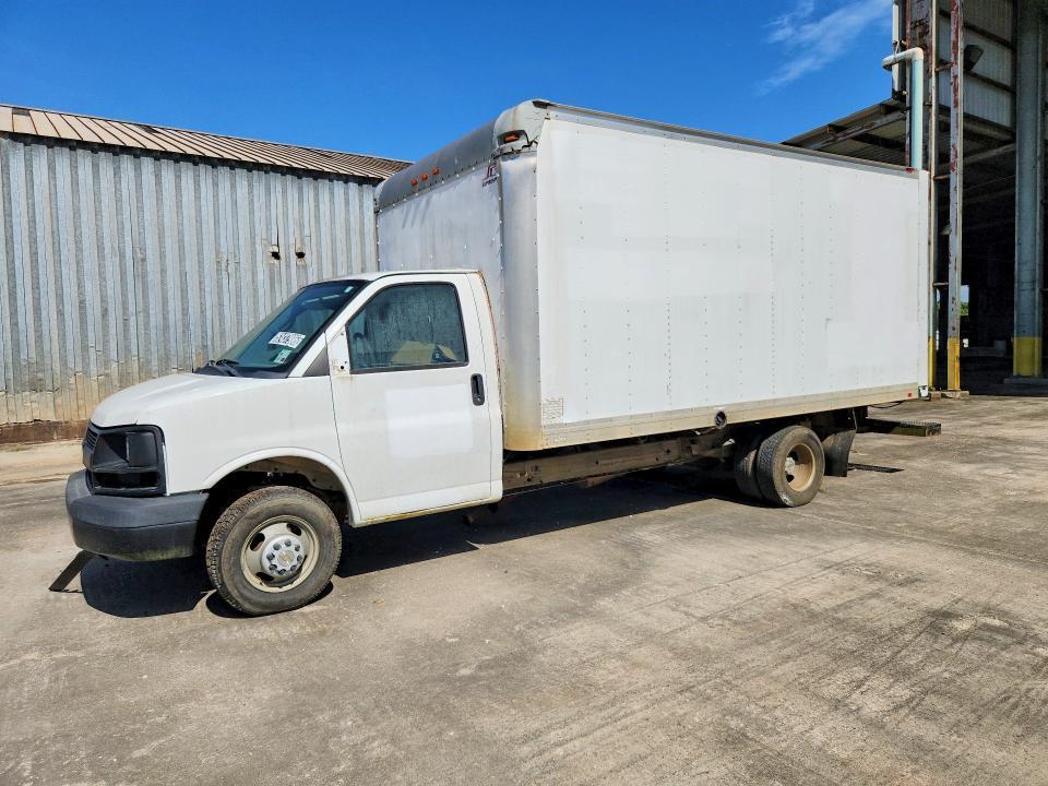 2015 Chevrolet Express BOX Truck