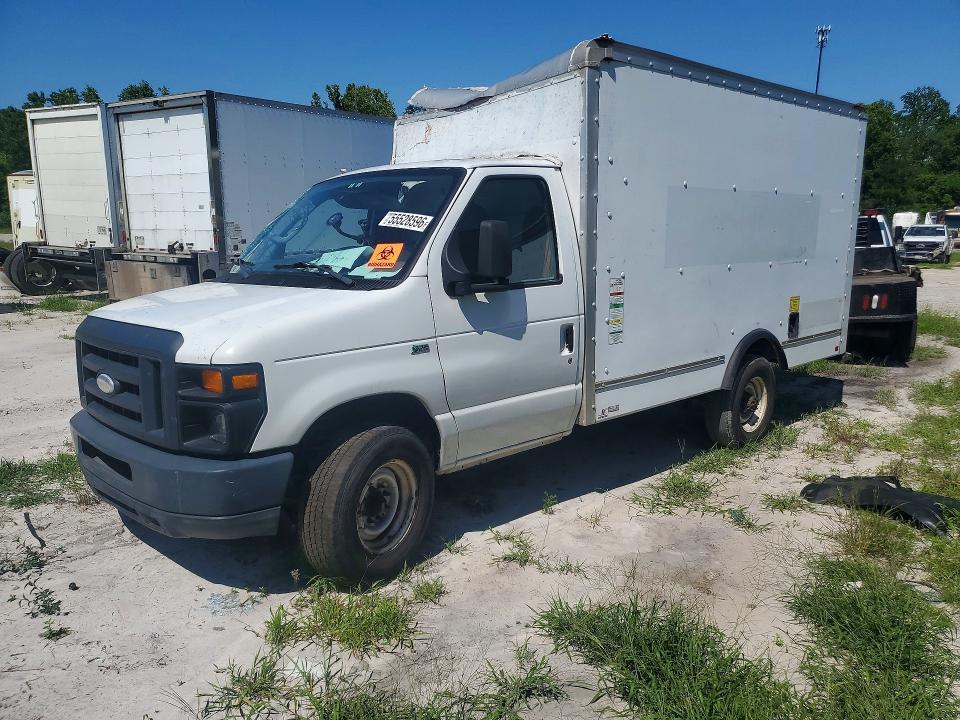 2014 Ford Econoline E350 Super Duty Cutaway Van