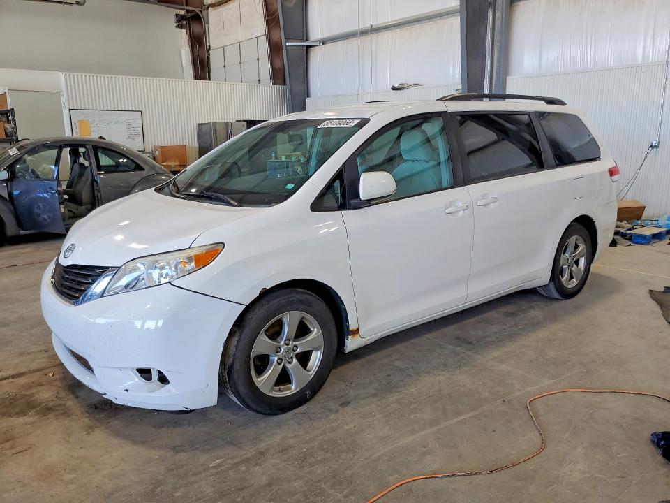 2013 Toyota Sienna le