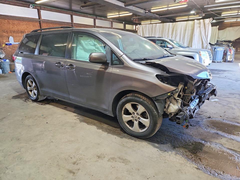 2016 Toyota Sienna le
