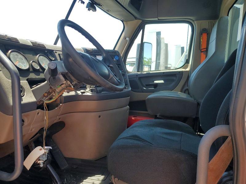 2016 Freightliner Cascadia 1-Semi Truck