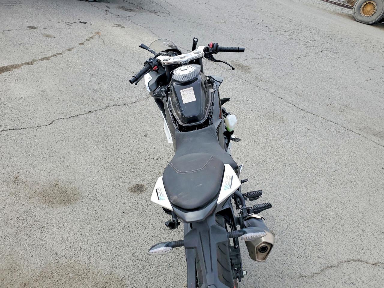 2025 Cf Moto 300SS