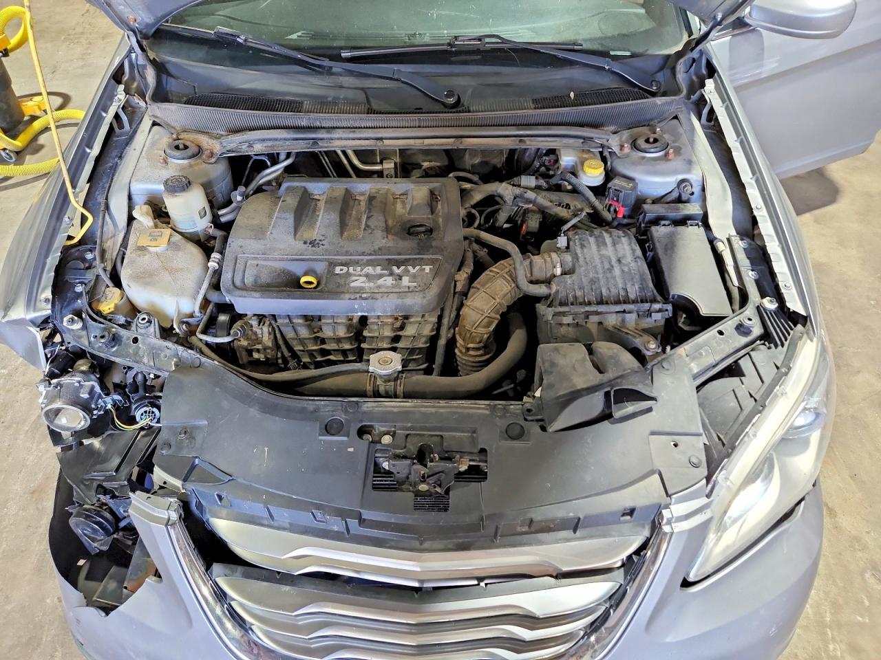 2013 Chrysler 200 Touring