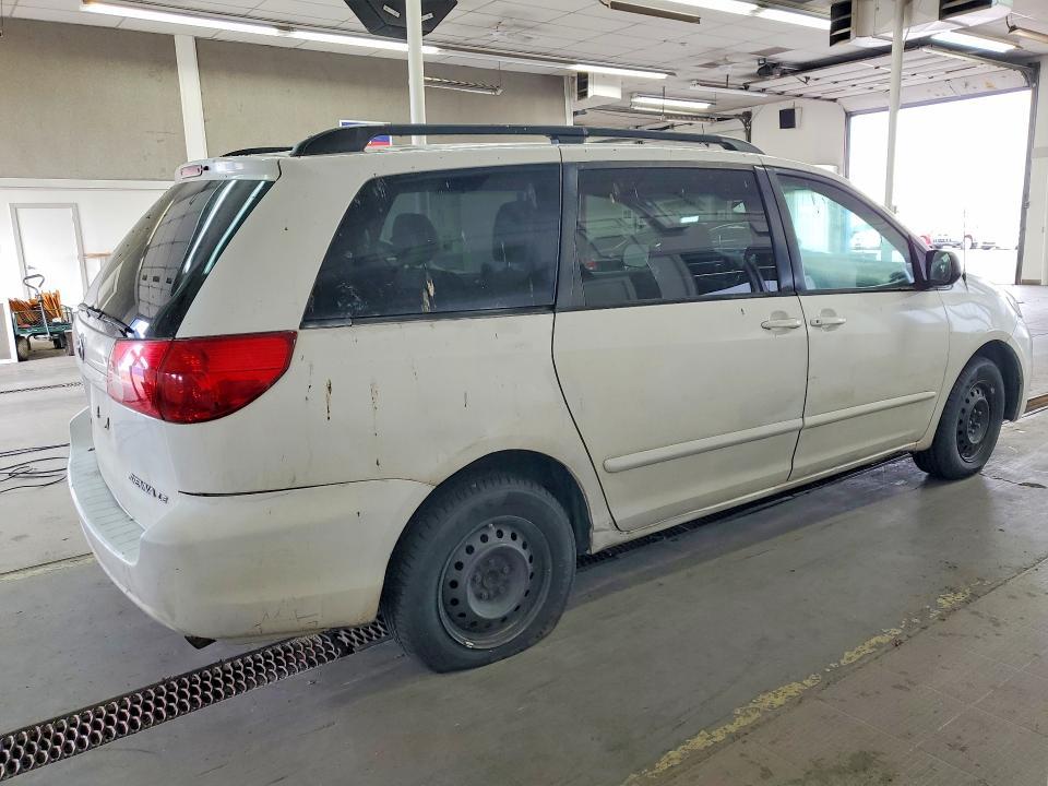 2010 Toyota Sienna le 7-passenger