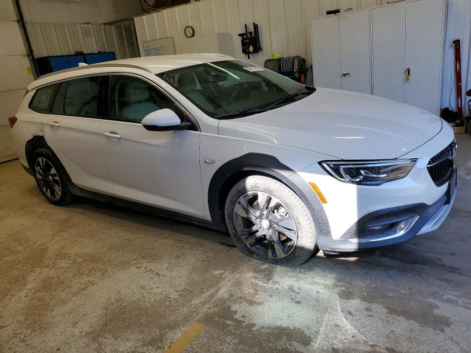 2019 Buick Regal Tourx Essence