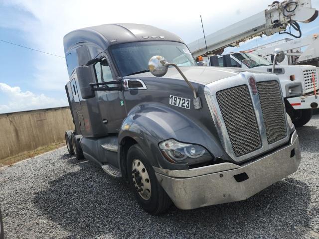 2014 Kenworth T680 Semi Truck