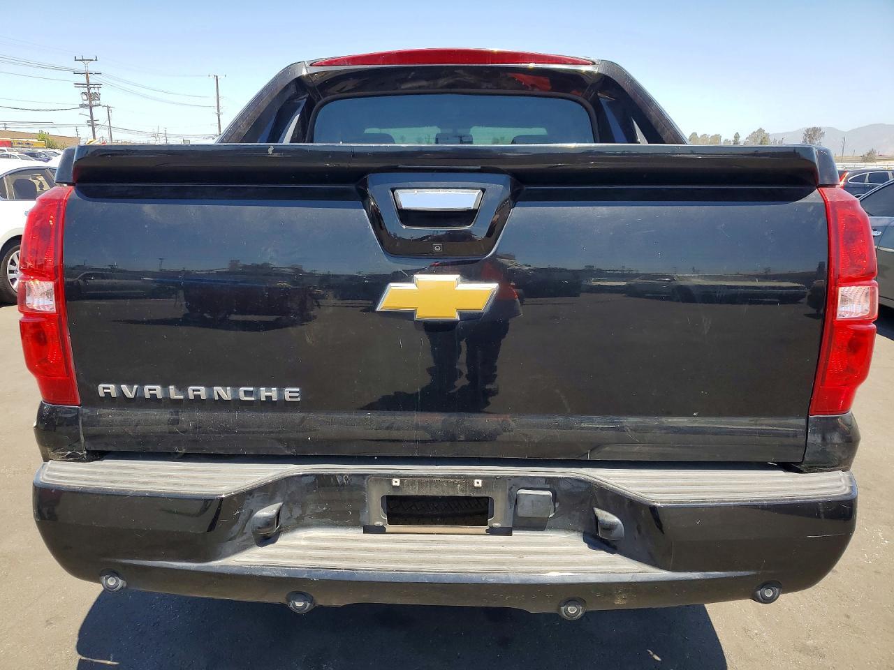 2013 Chevrolet Avalanche LS