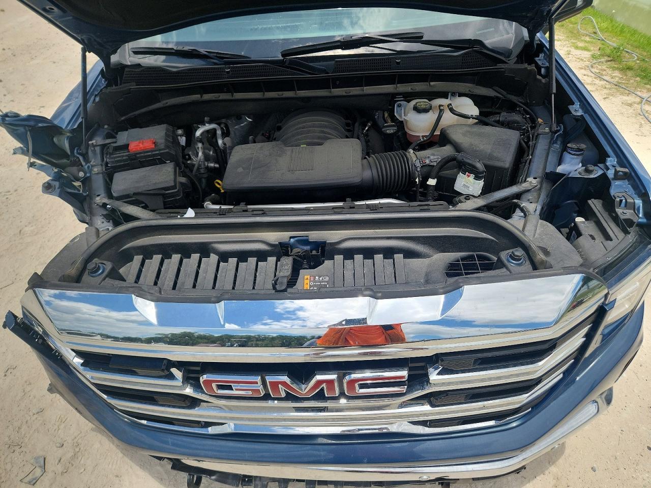 2024 GMC Sierra K1500 SLT