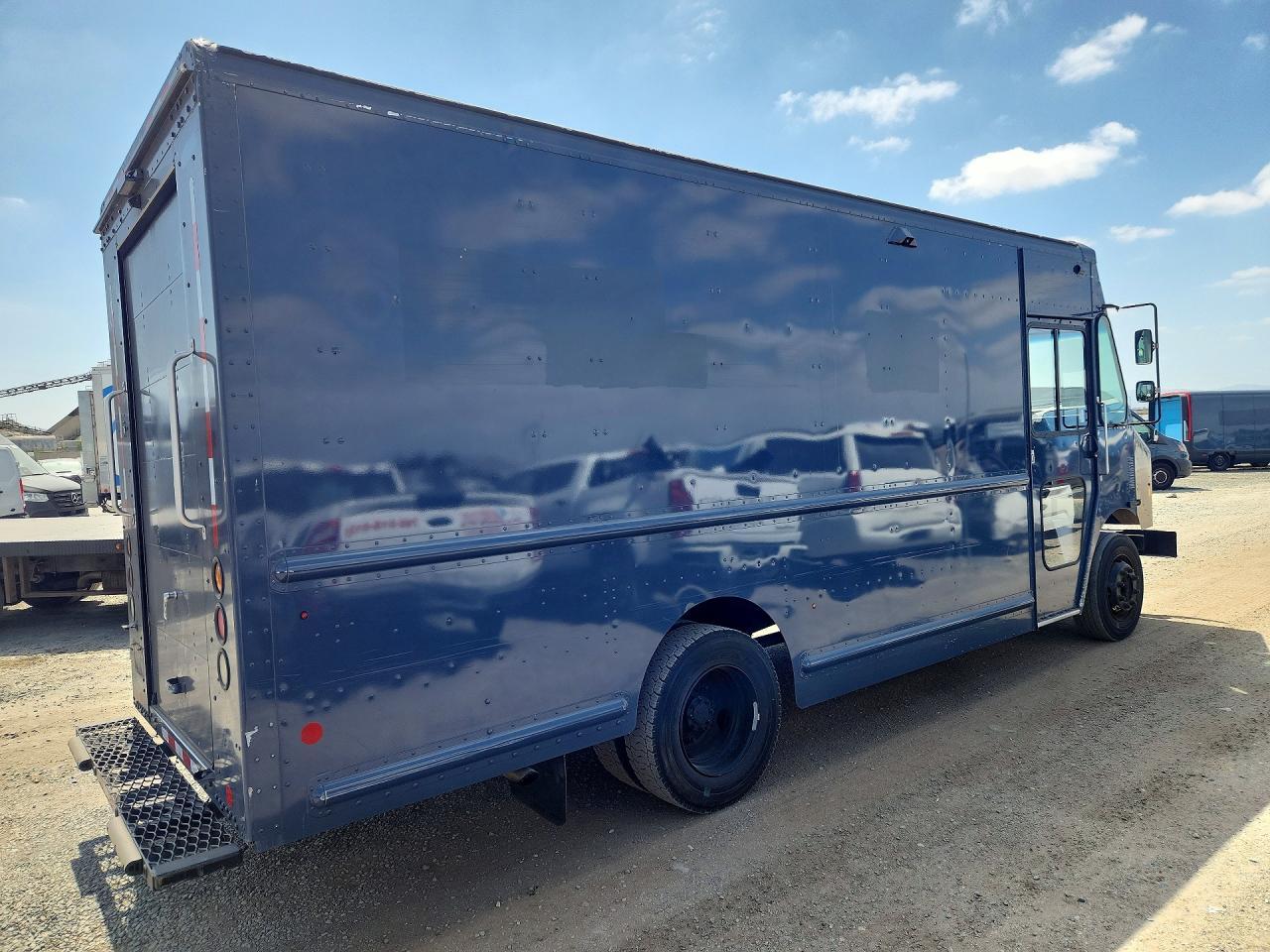 2020 Freightliner MT45G Chassis Delivery Truck