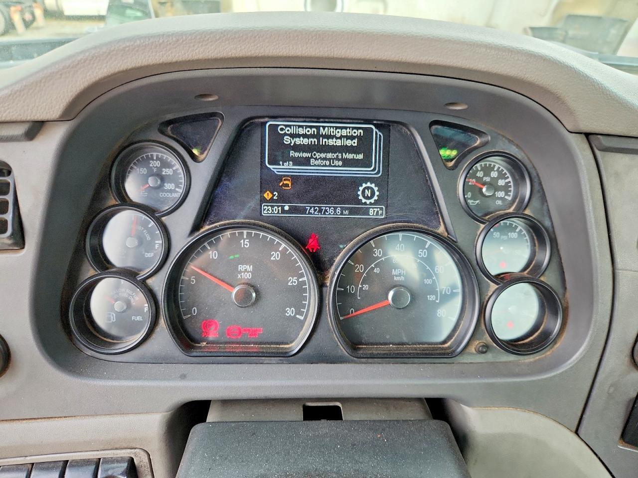 2017 Peterbilt 579 Semi Truck