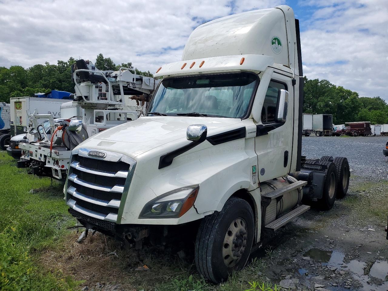 2022 Freightliner Cascadia 126 Semi Truck