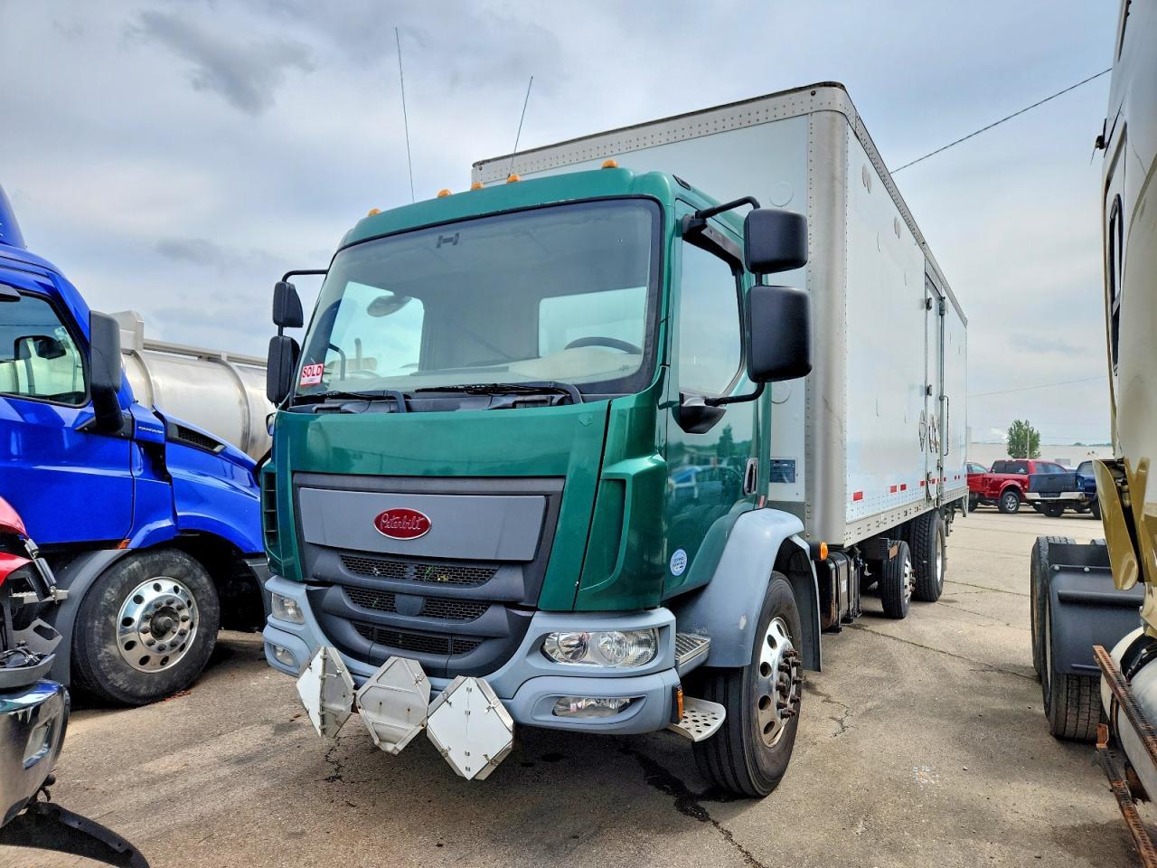 2016 Peterbilt 220 BOX Truck