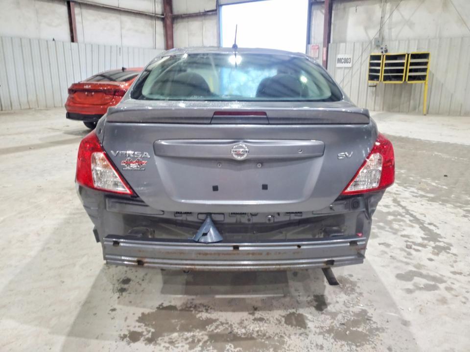 2018 Nissan Versa sv