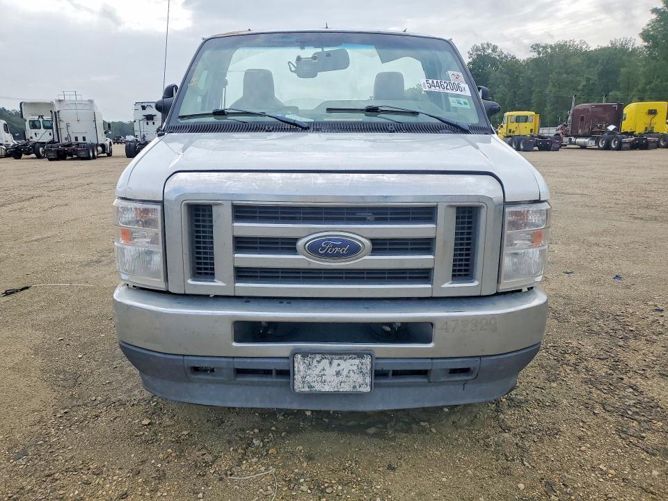 2022 Ford Econoline E350 Super Duty Cutaway Van