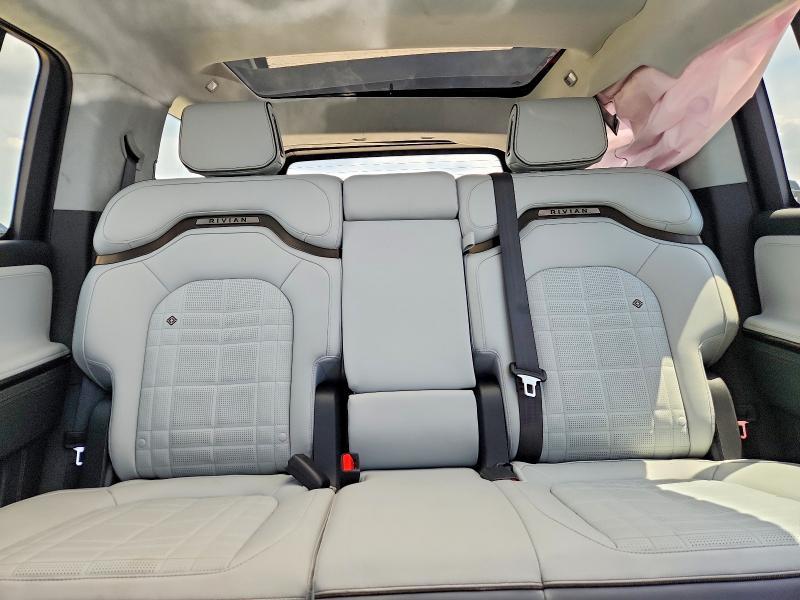 2025 Rivian R1S Premium