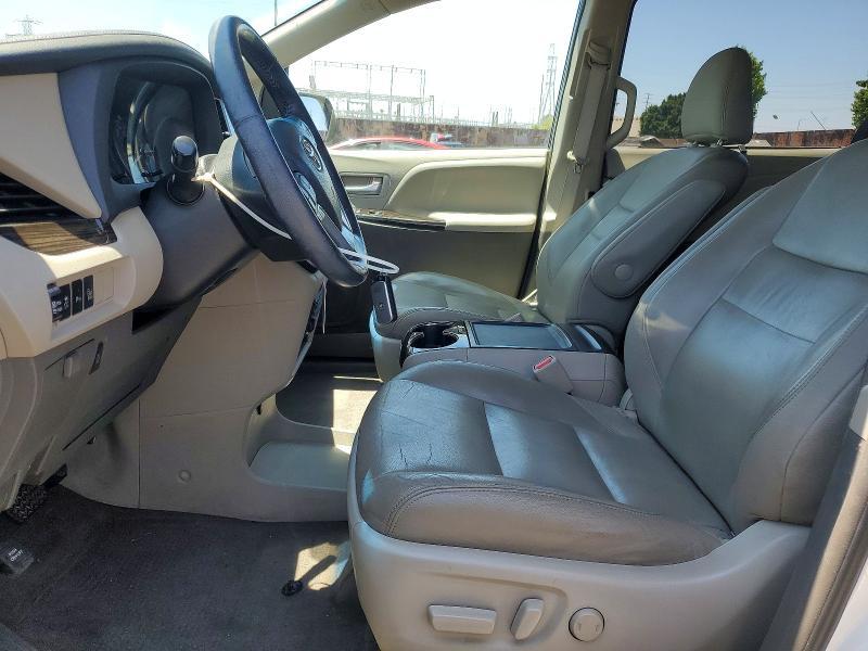 2015 Toyota Sienna xle 8-passenger