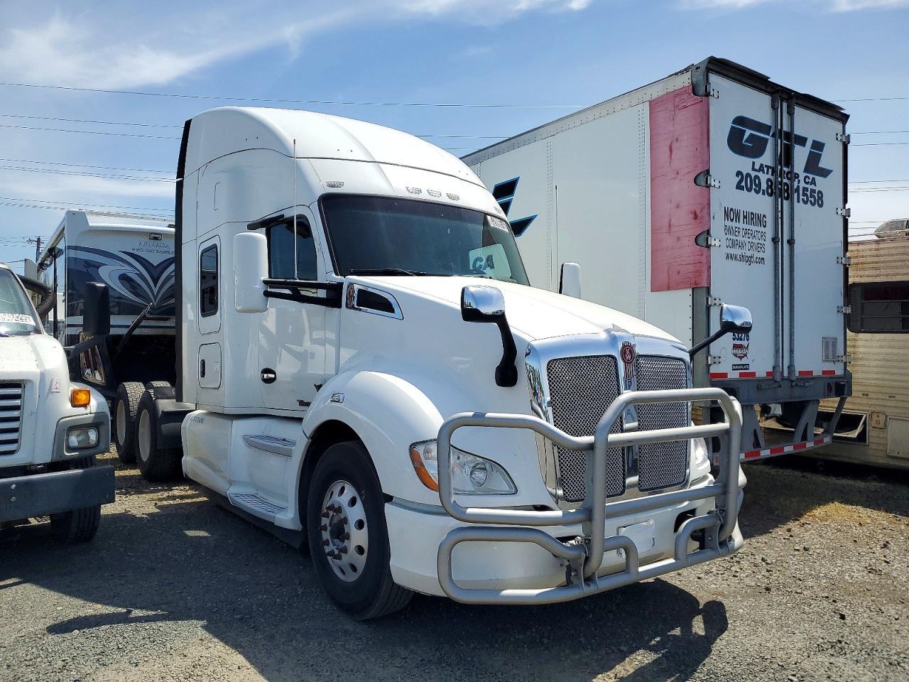 2018 Kenworth T680 Semi Truck