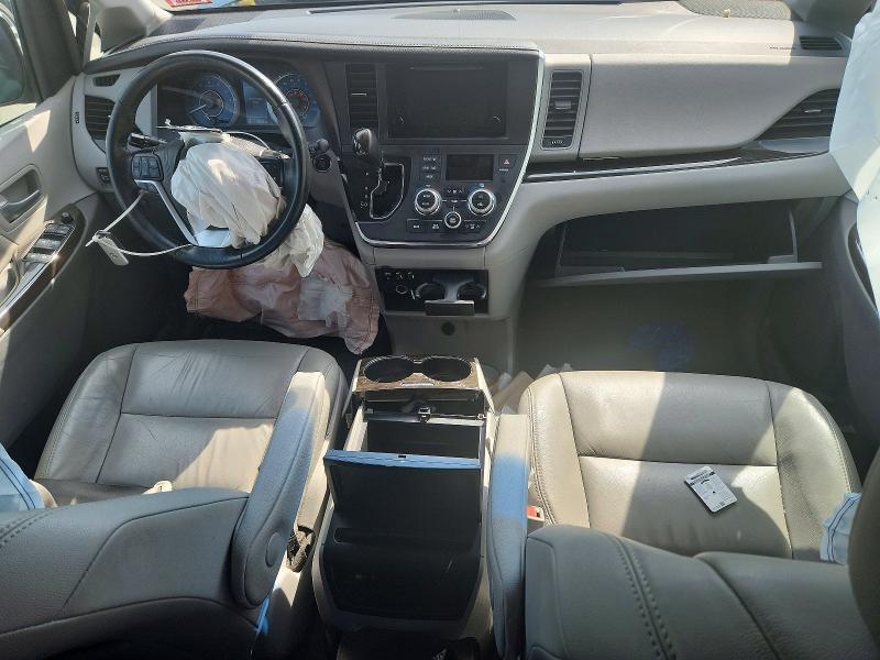 2017 Toyota Sienna xle 8-passenger