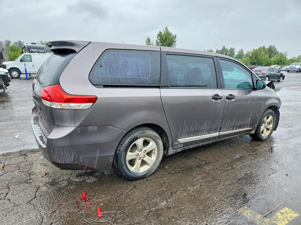 2012 Toyota Sienna Base 7-passenger
