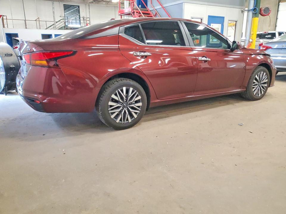 2023 Nissan Altima sv