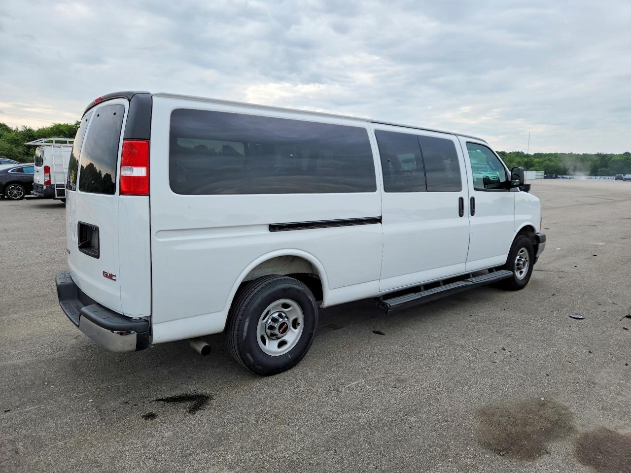 2025 GMC Savana G3500 LT