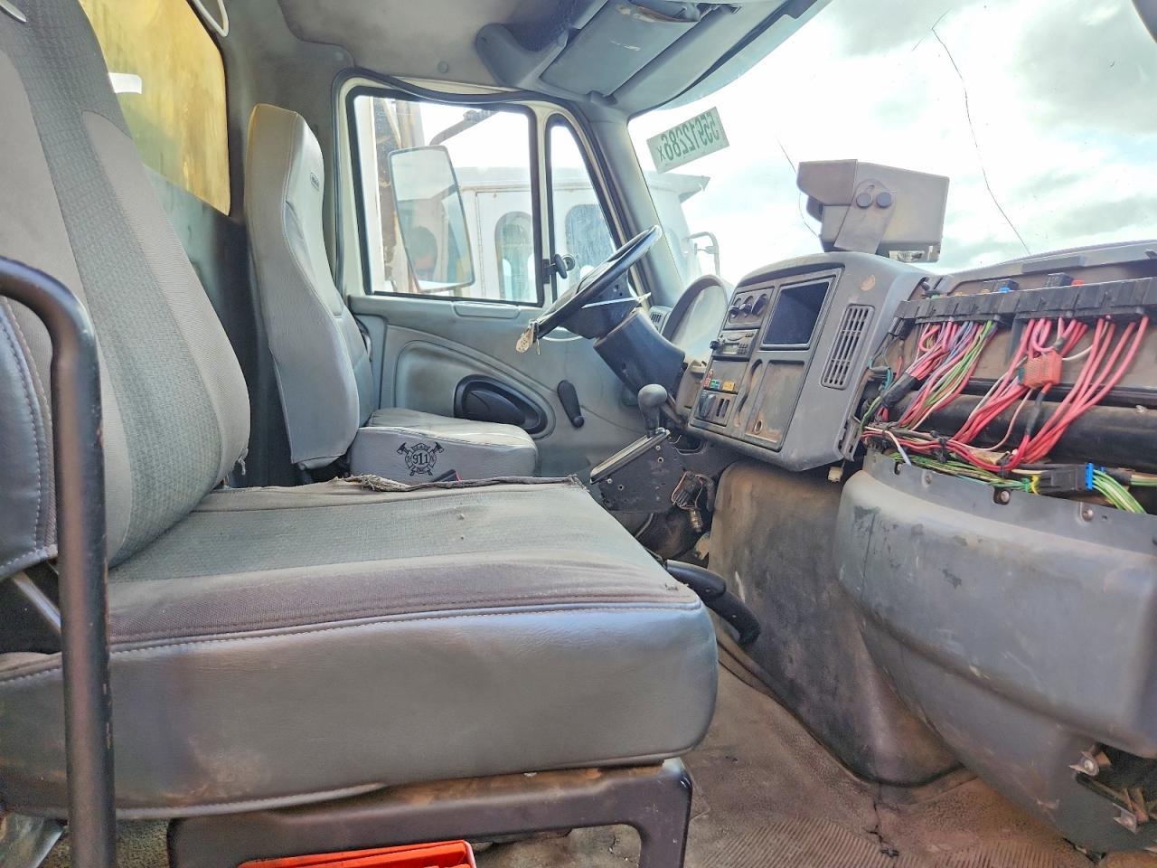 2002 International 4300 Refuse Truck