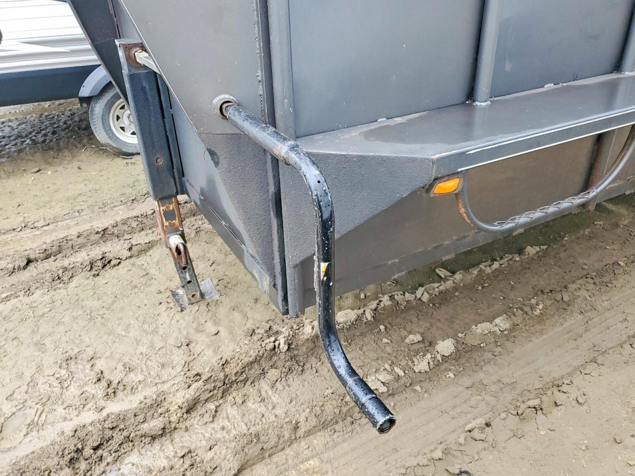 2004 Travalong Livestock Trailer