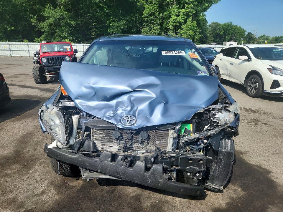 2017 Toyota Sienna xle 8-passenger