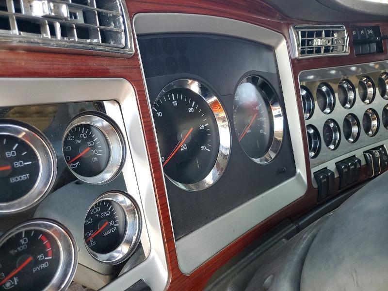 2007 Kenworth T800 Semi Truck