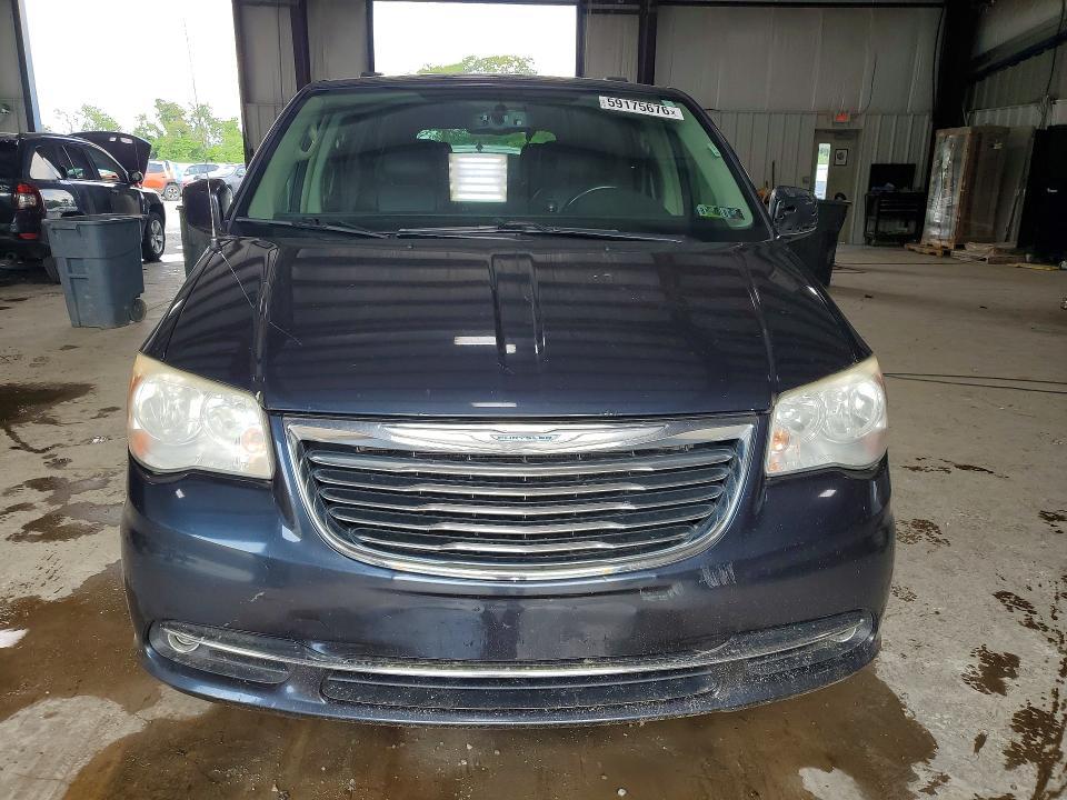 2013 Chrysler Town & Country Touring