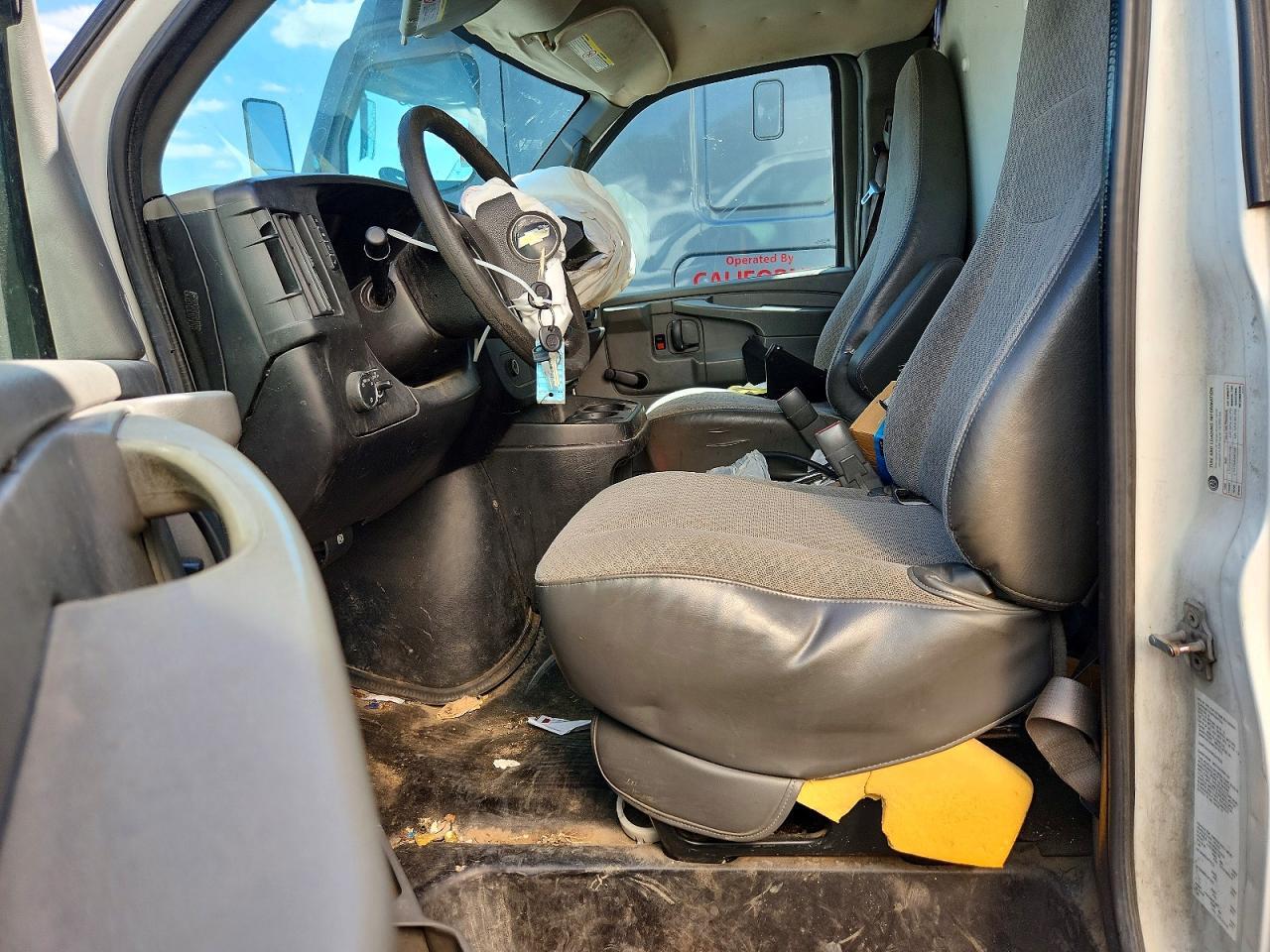 2012 Chevrolet Express BOX Truck