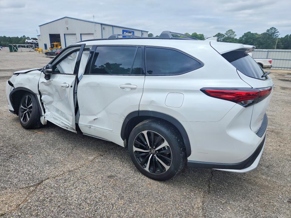 2022 Toyota Highlander xse