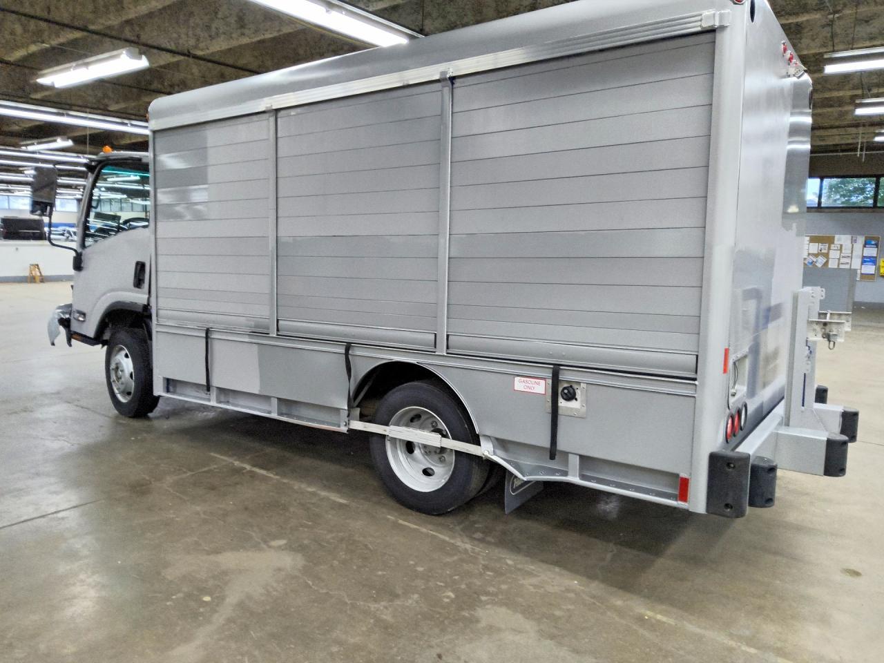 2024 Isuzu NRR BOX Truck