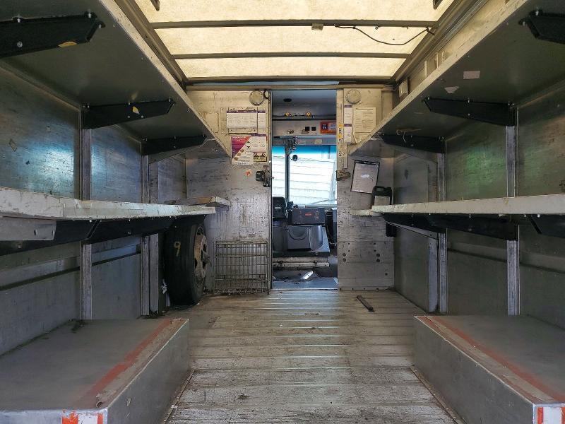 2006 Freightliner MT45 Delivery Truck