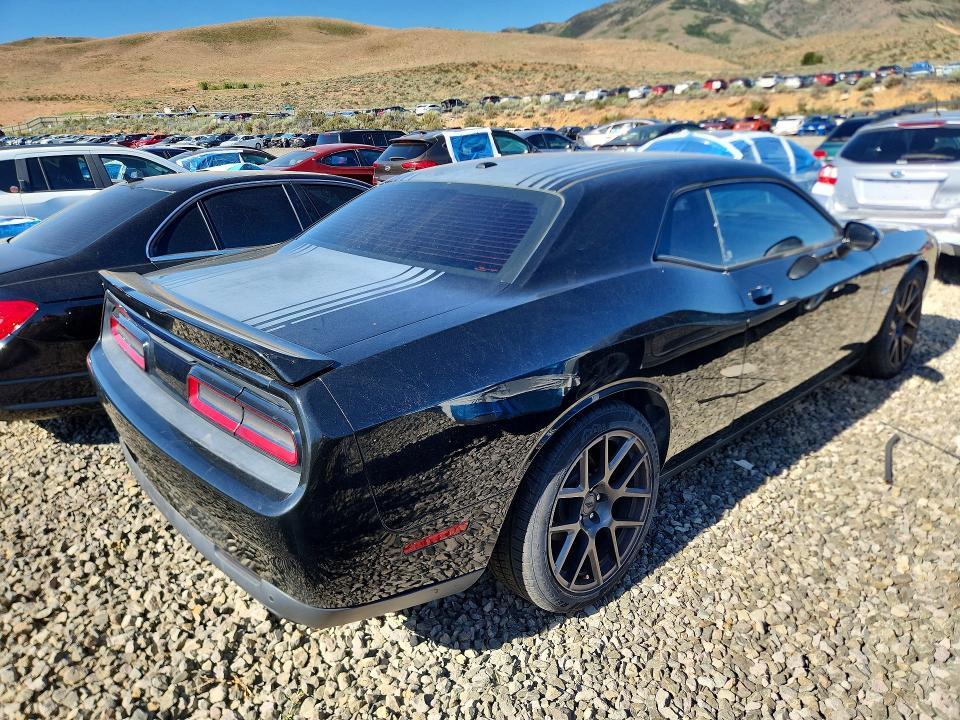 2016 Dodge Challenger r