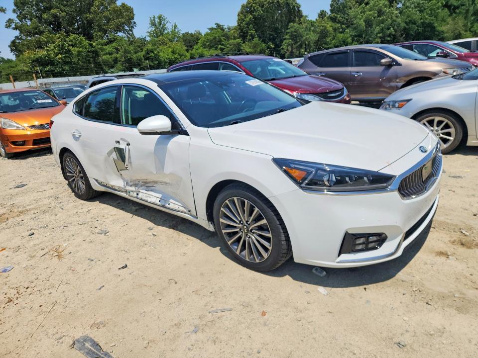 2017 KIA Cadenza Technology