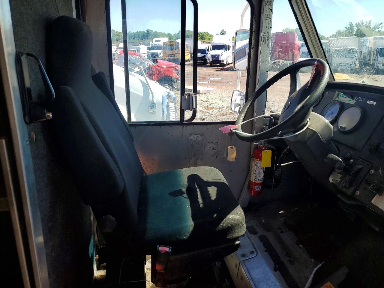 2005 Frht 2005 Freightliner MT45 Chassis Delivery Truck
