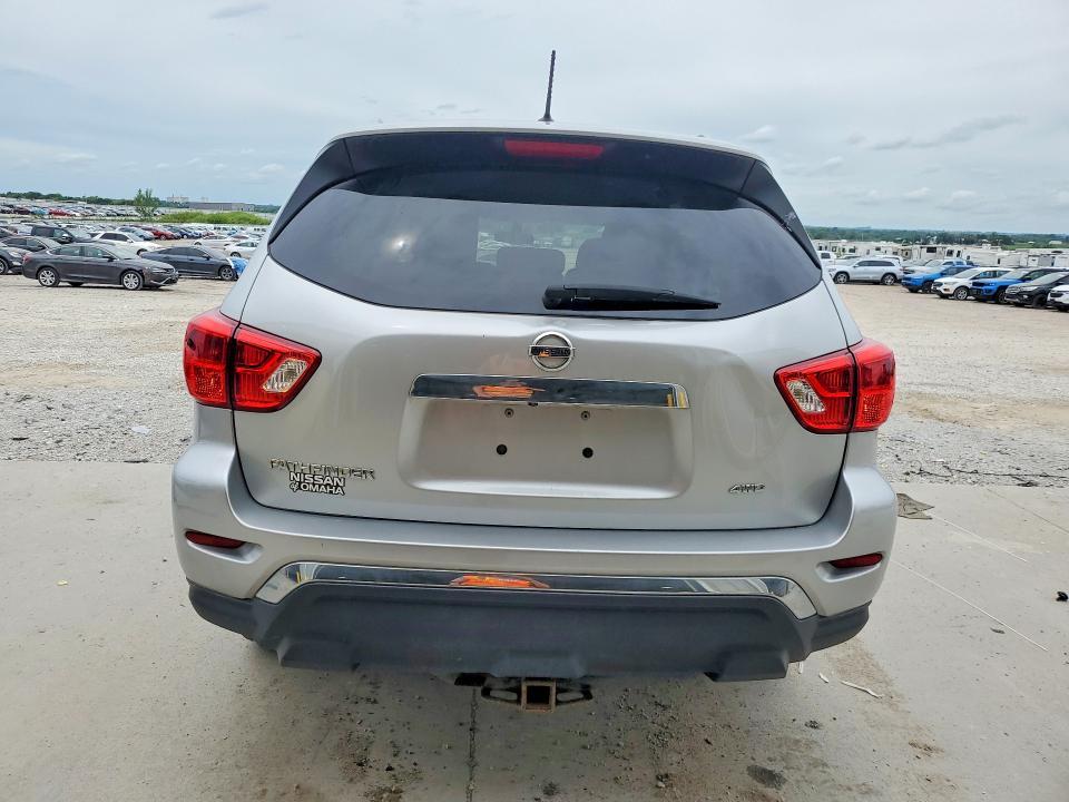 2017 Nissan Pathfinder s