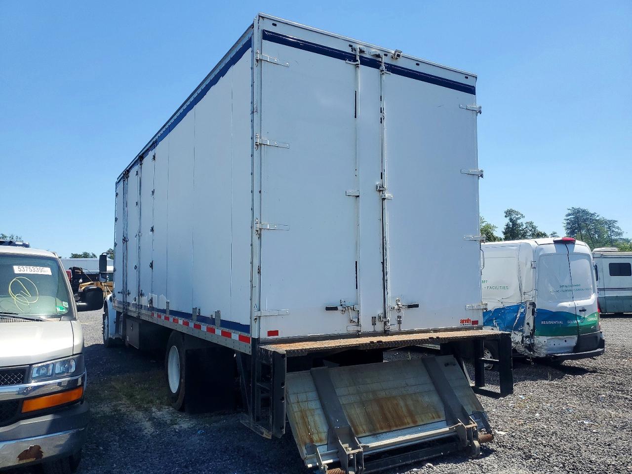 2018 Freightliner Business Class M2 BOX Truck