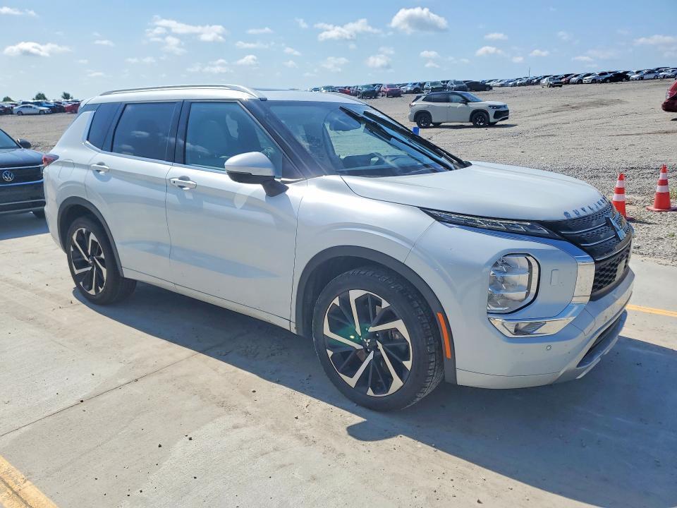 2023 Mitsubishi Outlander sel