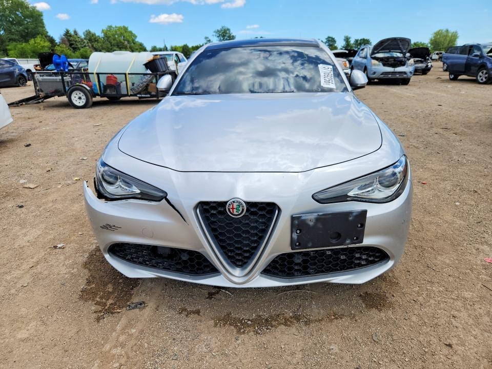 2017 Alfa Romeo Giulia ti Q4