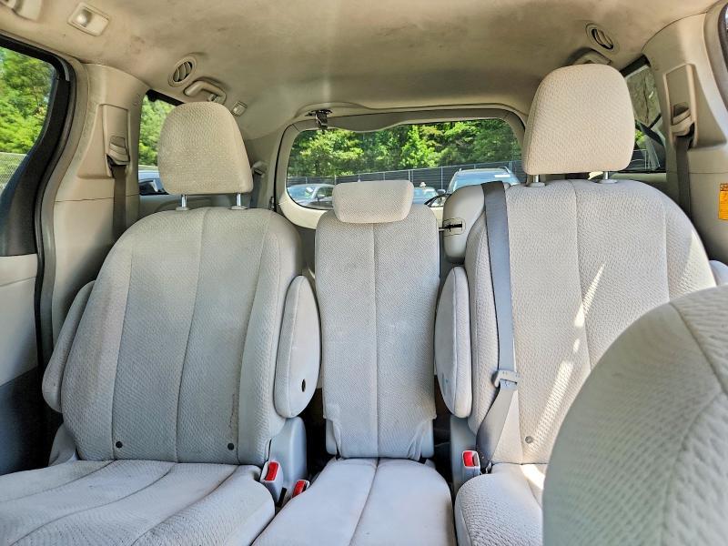 2013 Toyota Sienna le