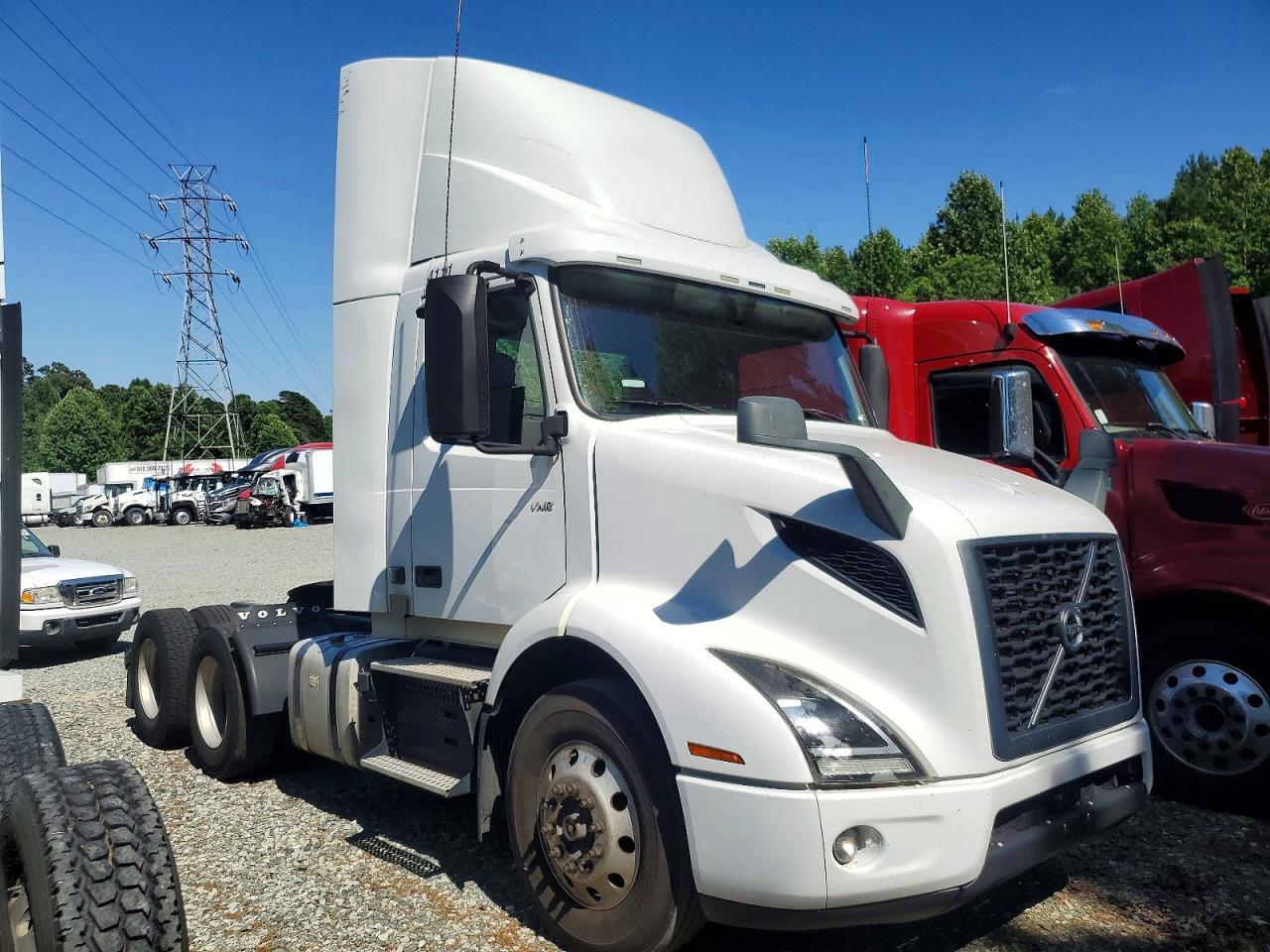 2019 Volvo VNR Semi Truck
